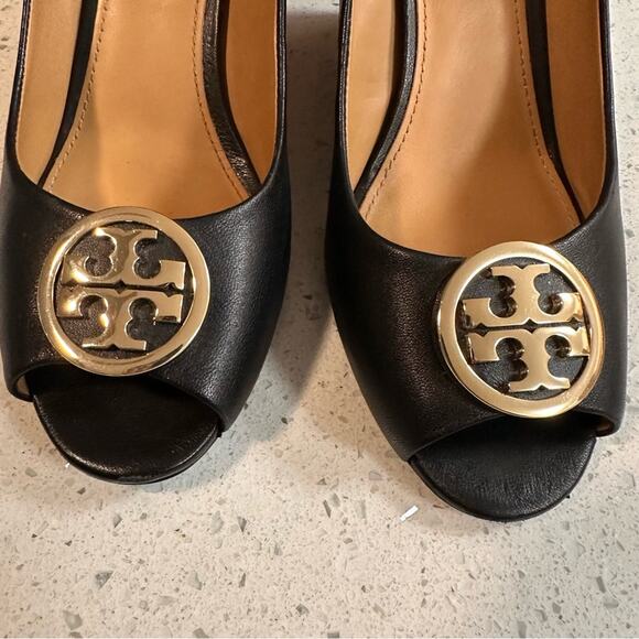 Tory Burch Black Leather Wedge Peep Toe Pumps Shoes Size 9 Missing heel cap - Picture 3 of 13